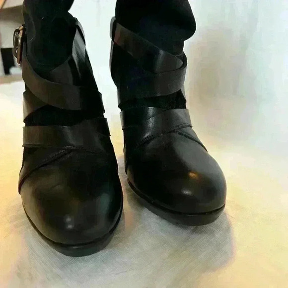 Stuart Weitzman Wraparound Black Leather Suede Strap Boots - Picture 4 of 12